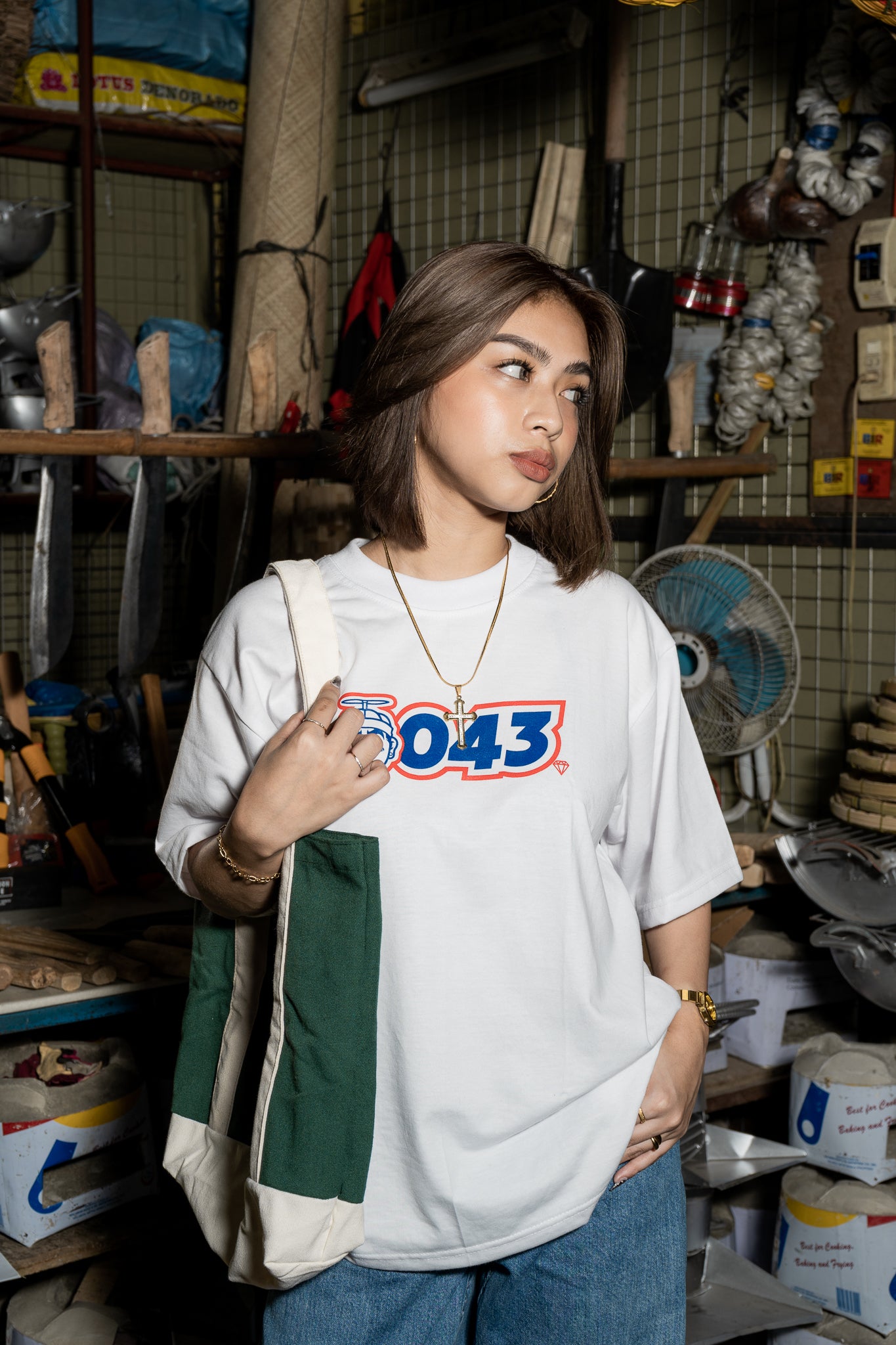 CAPS043- SNEAKERS TEE WHITE